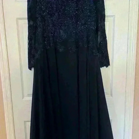 MAC DUGGAL Beaded Applique Illusion High Neck Gown Size 12 NWT Style 20385 - Picture 5 of 9